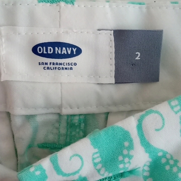 Old Navy | Stylish White and Green High Rise Shorts - Picture 4 of 4